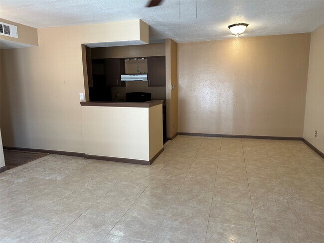 Foto del edificio - 10100 S Gessner Rd