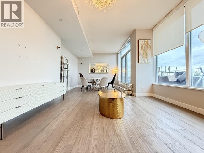 Building Photo - 677 W 41st Ave