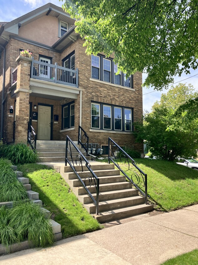 Primary Photo - 1647 N Astor St