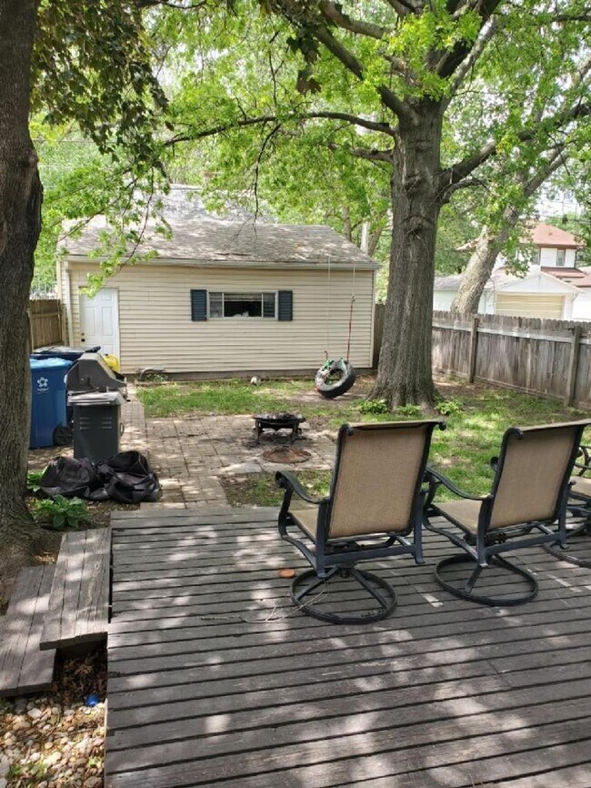 Foto del edificio - FOR RENT Spacious 4 Bed / 1 Bath Home on C...