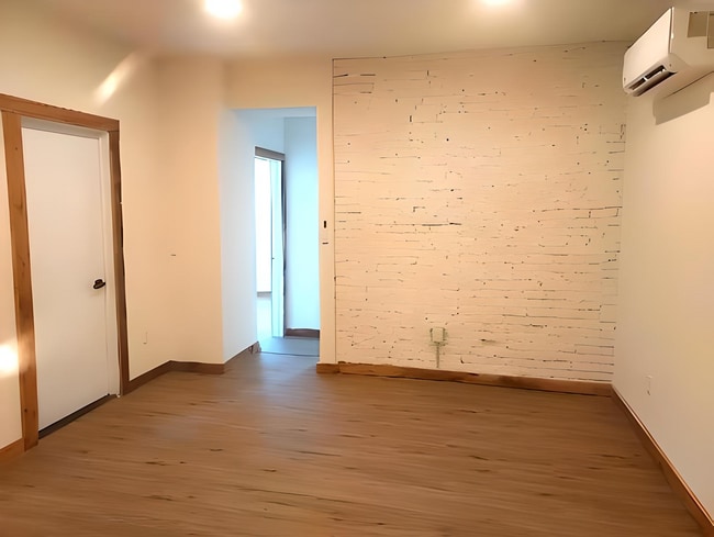 Building Photo - 257 3rd St
