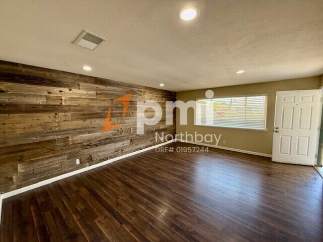 Building Photo - 511 Del Oro Ct
