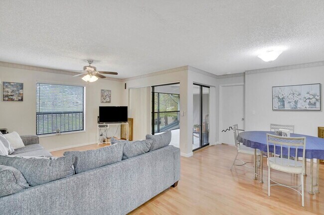 Foto del edificio - 3543 Cocoplum Cir