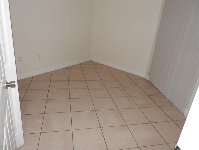 Building Photo - 8365 SW 152nd Ave
