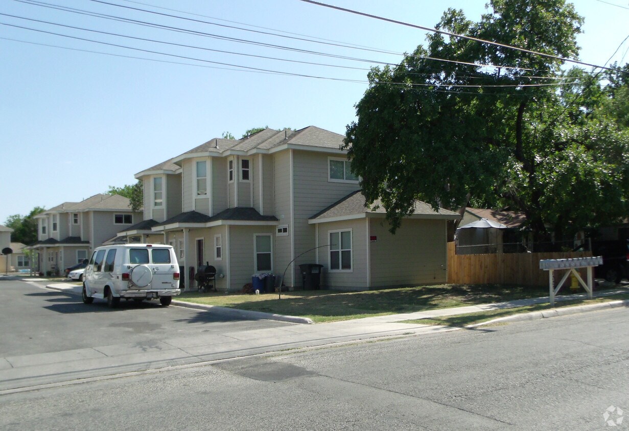 Foto principal - 3326 Weir Ave