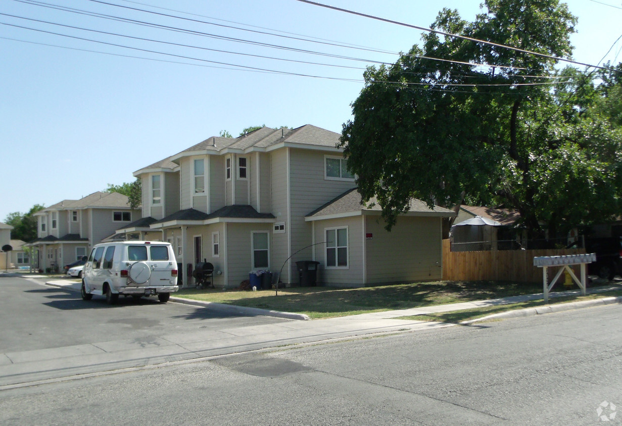 Primary Photo - 3326 Weir Ave