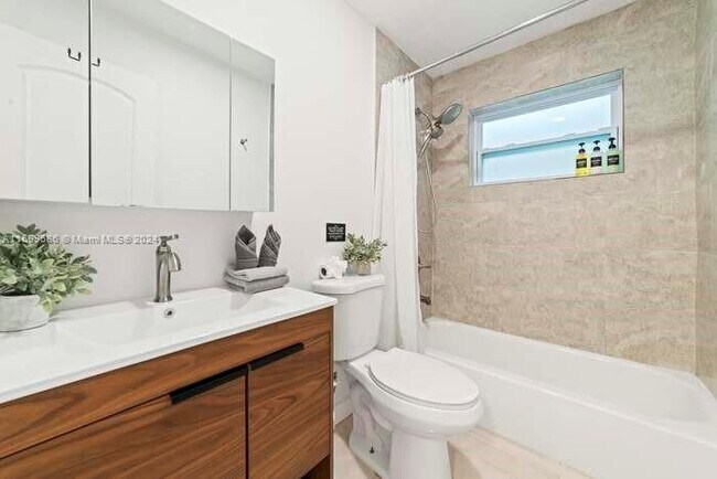 Foto del edificio - 2320 SW 18th Terrace