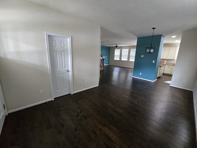 Building Photo - 927 Hugh Ln
