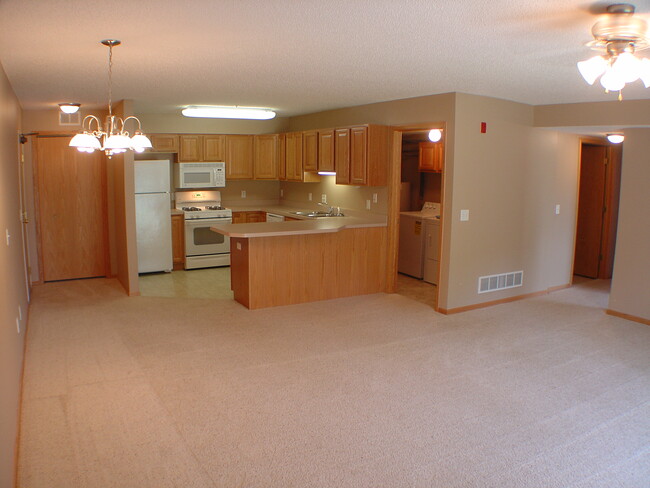 Foto del edificio - 745 County Road D E