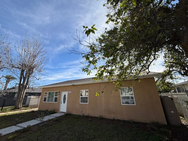 Foto del edificio - 20352 Sherman Way