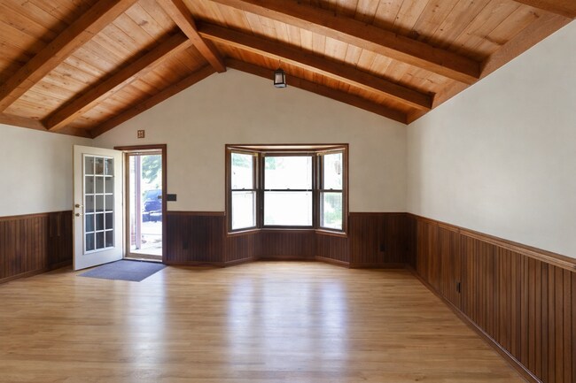 Foto del edificio - 1468 Carroll Ave