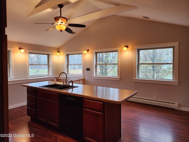 Foto del edificio - 2950 River Rd