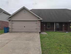 Building Photo - 3003 SW Deerfield Blvd