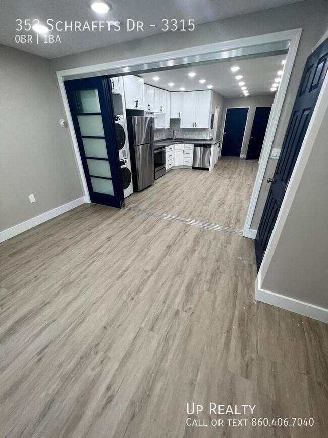 Foto del edificio - 353 Schraffts Dr