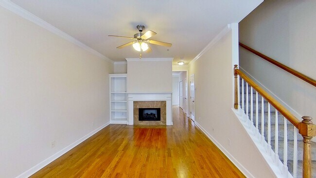 Building Photo - 1041 McKenna Dr