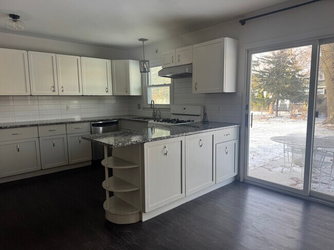 Foto del edificio - 2305 Mayfield Ave