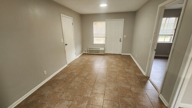 Foto del edificio - 3 BR/ 1.5 BA Single Family Home