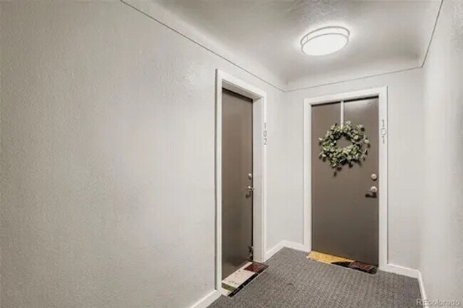 Foto del edificio - 636 N Washington St