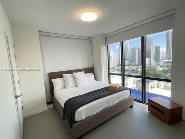 Building Photo - 1600 NE 1st Ave