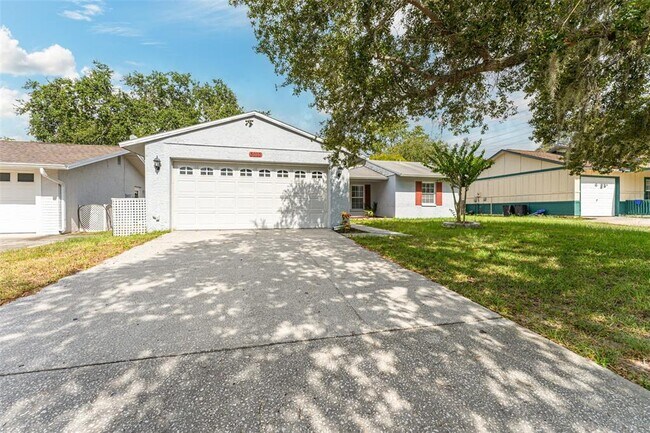 Foto del edificio - 5010 Larch Ln