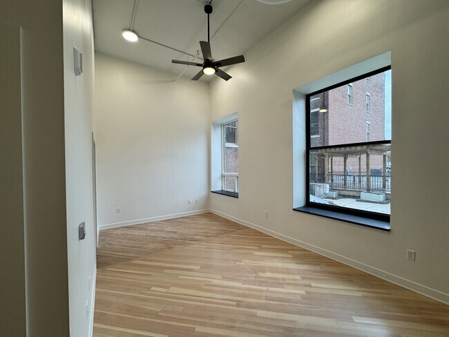 Building Photo - 110 W 9th St