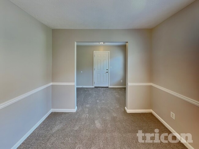 Building Photo - 300 Klinetop Dr