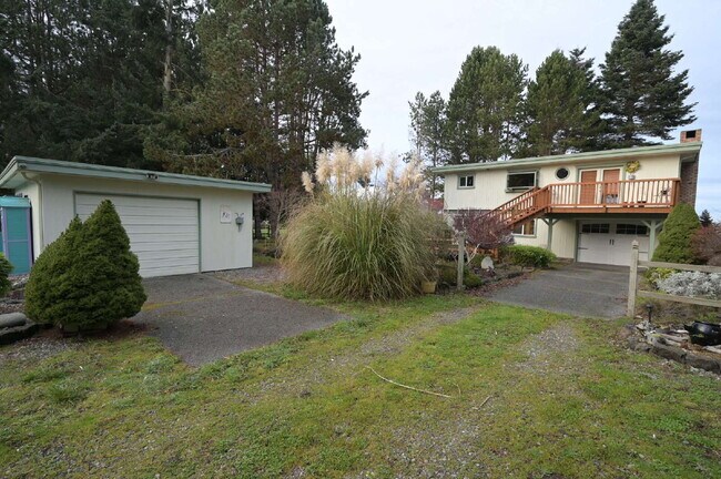 Foto del edificio - Home and cabin with water view on 3 acres, in Sequim