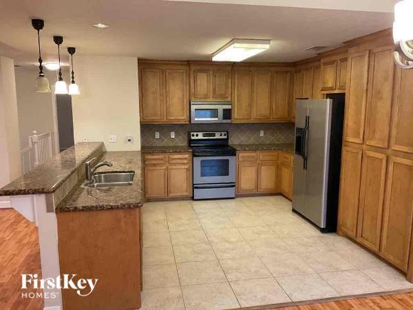 Building Photo - 112 Golfview Ct