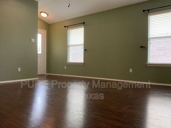 Foto del edificio - 908 Gentry Dr