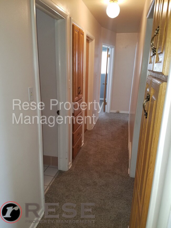 Building Photo - 3909 S Birch Dr