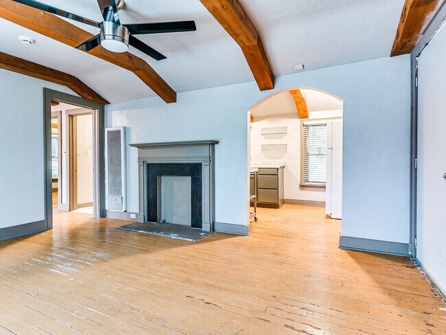Foto del edificio - Unique with a Artsy Flare    2 Bed/1.5 Bath in Edgemere Park $995/month!
