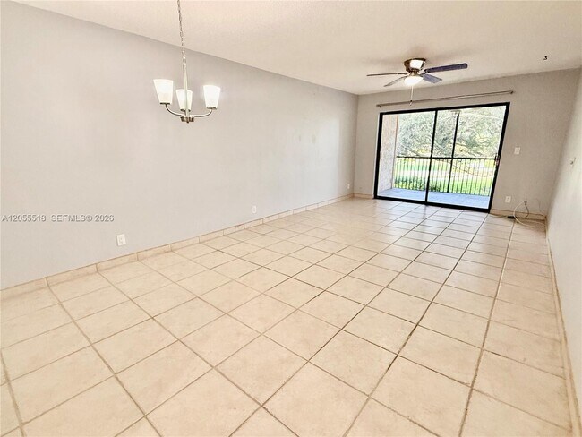 Foto del edificio - 200 Jacaranda Country Club Dr