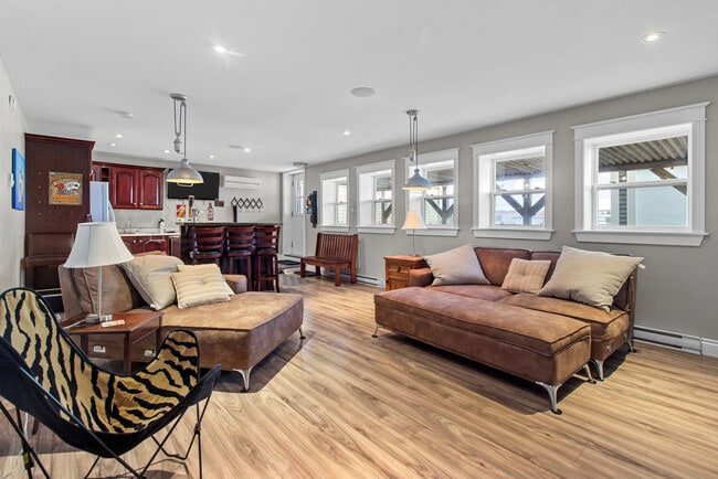 Building Photo - 171 Forest Rd