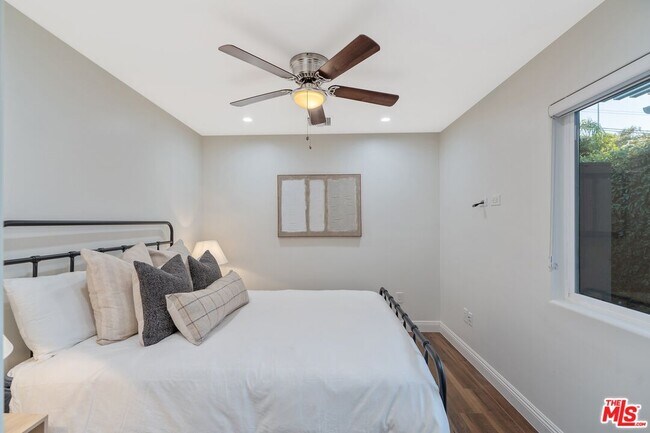 Foto del edificio - 22520 Ballinger St
