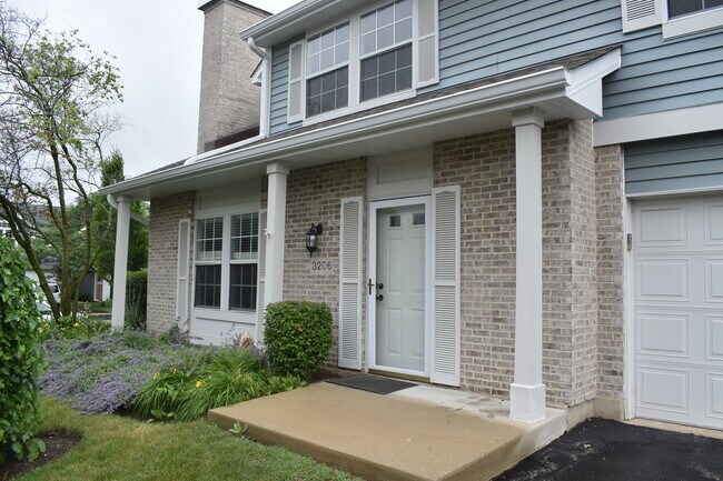 Building Photo - 3206 Anton Dr