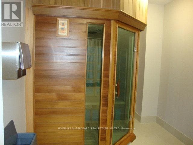 Building Photo - 238 Besserer St