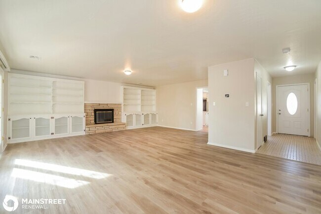 Foto del edificio - 3504 Rosewood Dr