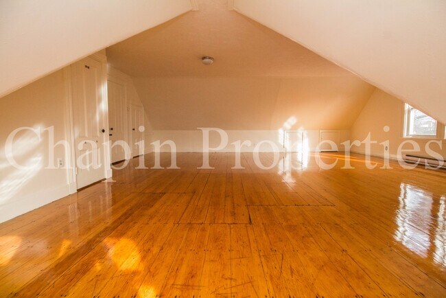 Building Photo - 184 Aspinwall Ave