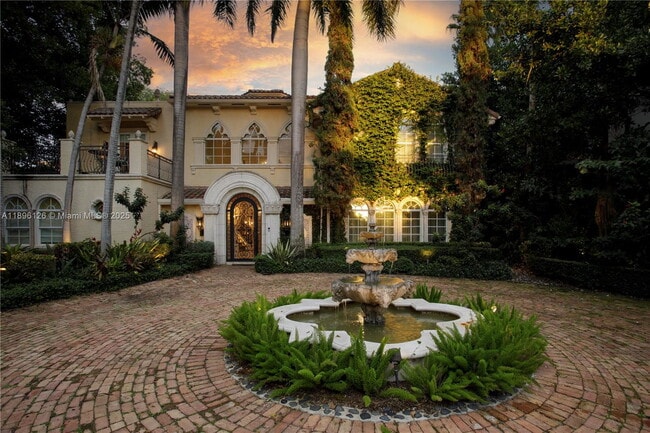 Foto del edificio - 5801 Pine Tree Dr