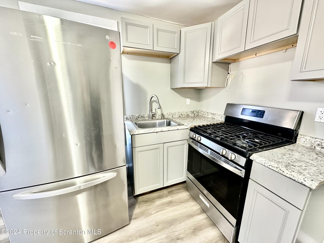 1822 Luzerne St, Scranton, PA 18504 Room for Rent in Scranton, PA