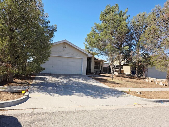 Foto del edificio - Charming 3 Bedroom, 2 bath Home in West El...