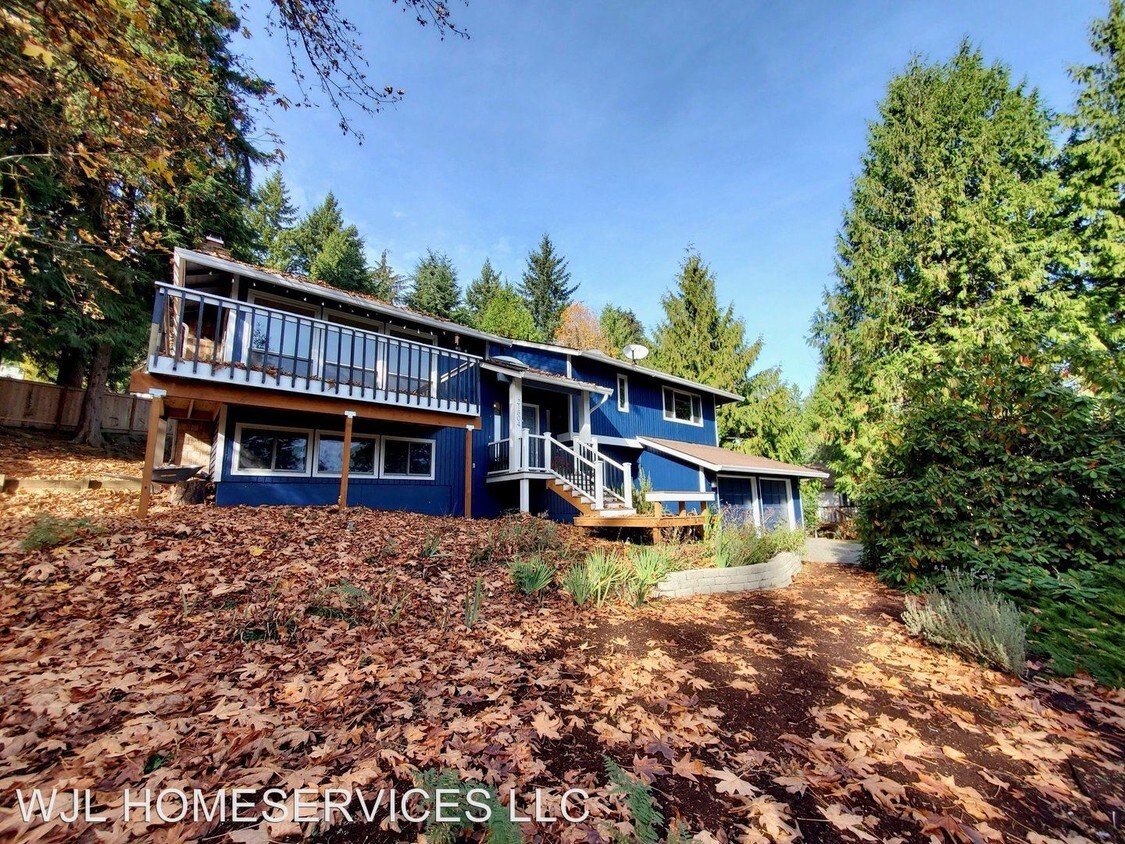 Primary Photo - 5 br, 3 bath House - 21804 3rd Dr SE
