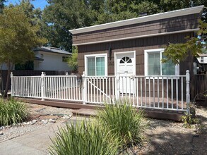 Building Photo - 1225 Byron St