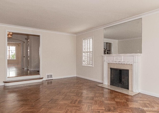 Building Photo - 145 Broadmoor Dr