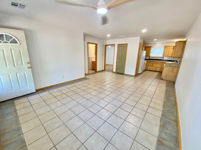 Living room - 113 S Van Buren Ave