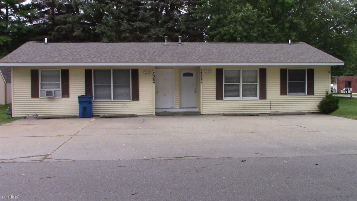 2 br, 1 bath Duplex 17386 Lane Ave Townhome Rentals in Spring Lake