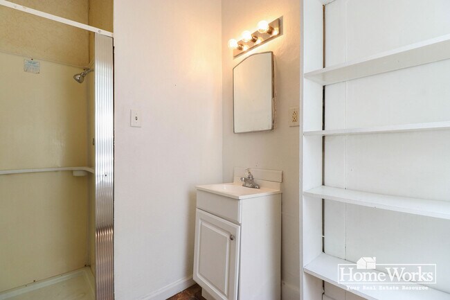 Foto del edificio - 838 E 3rd St