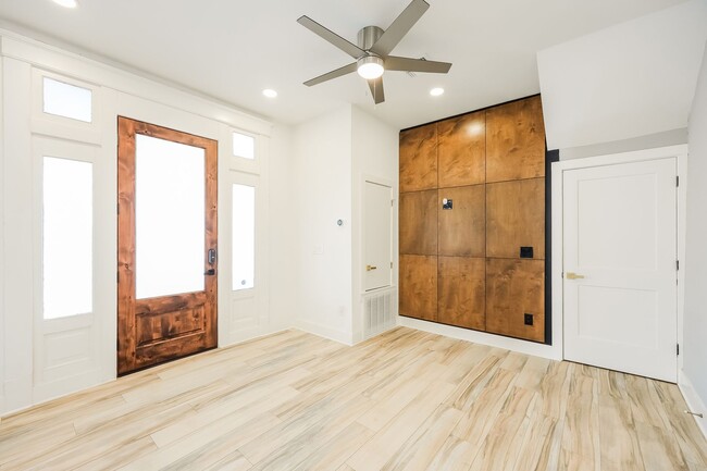 Building Photo - 120 E Magnolia Ave