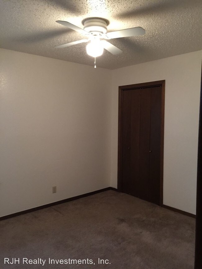Building Photo - 2221 Lafayette Dr