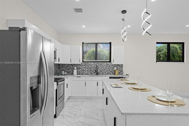 Foto del edificio - 3 bedroom in Miami FL 33150